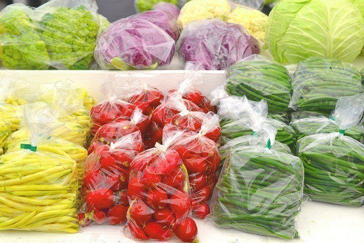 Red-radishes-stored-in-plastic-bag-how-to-store-radishes
