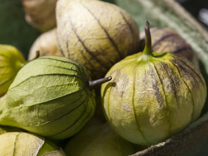 Fresh-tomatillos-togethe-how-to-store-tomatillos