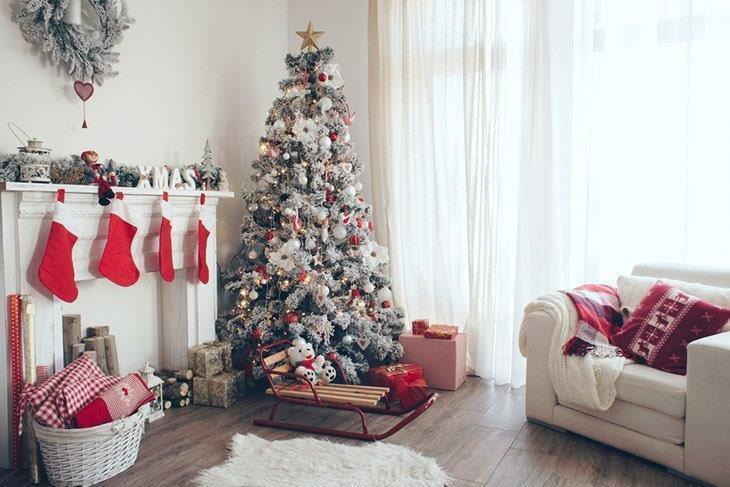 Holiday-decorated-room-with-Christmas-tree-and-presents-How-to-Put-Ribbon-on-a-Christmas -tree.jpg