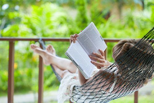 Lady-reading-the-book-in-the-hammock